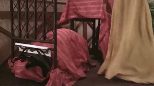 女子旅游全程吃瓜视频播放,女子旅游视频爆火网络